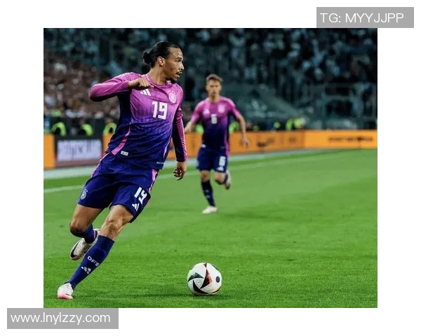 外国球星亲身示范训练技巧激励年轻球员提升足球水平 外国球星亲身示范训练技巧激励年轻球员提升足球水平